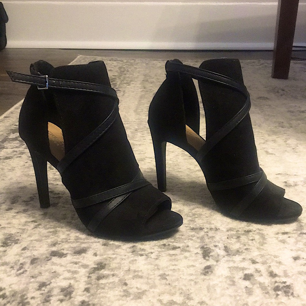 *MOVING SALE*Christian Siriano Wrap Detail Booties